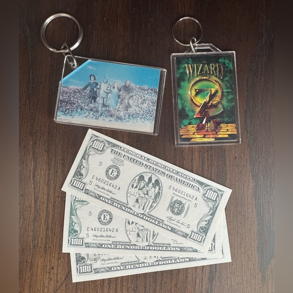 Lot of Two Vintage Wizard of Oz Keychains and OZ $100 Bills